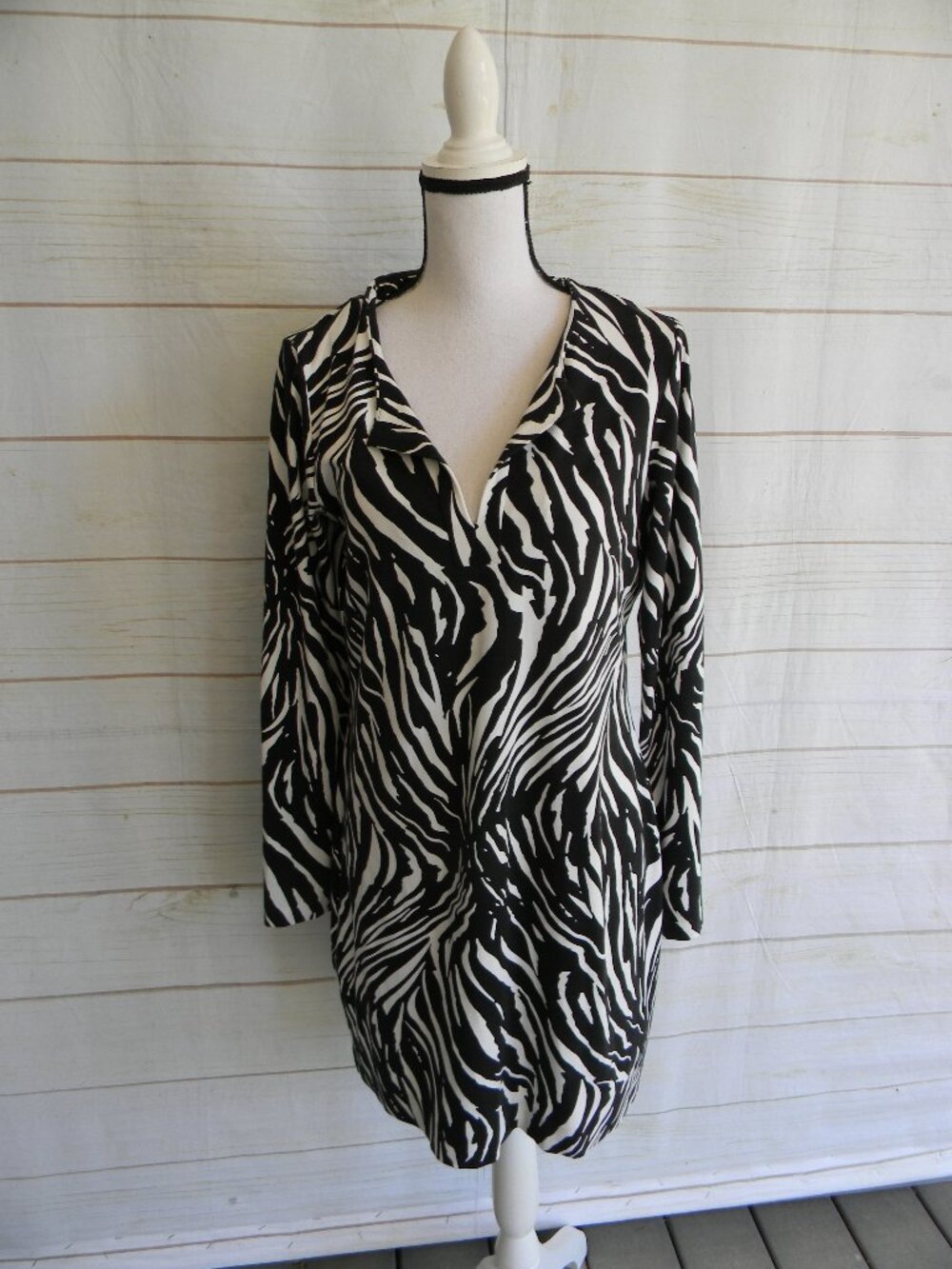 DIANE VON FURSTENBERG ZEBRA PULL-ON BLACK/WHITE CLASSIC V-NECK DRESS SZ 12